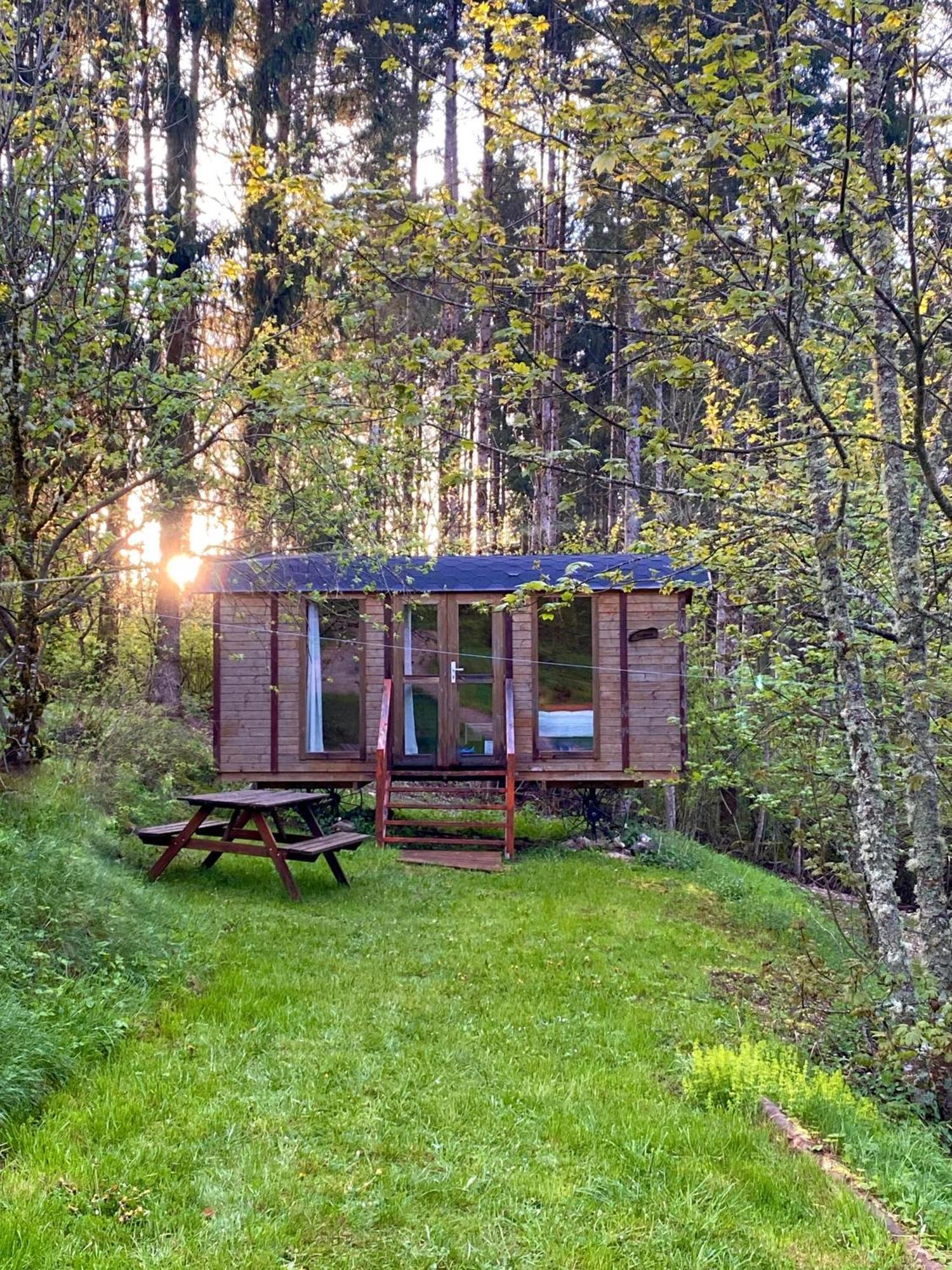 Camping-Chalets La Faviere Lac des Rouges Truites Exterior photo